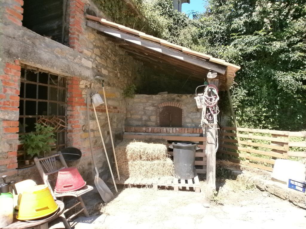 I Poggi Di Grace Bed & Breakfast Fivizzano Exterior photo
